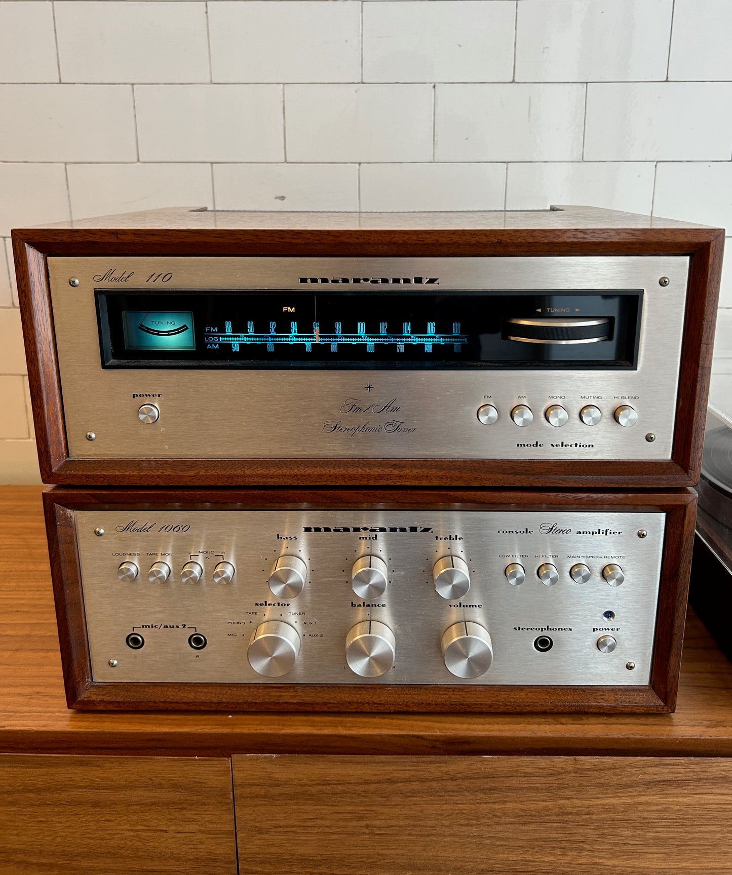 Marantz Tuner Model 110 and Integrated Amplifier Model 1060 1973