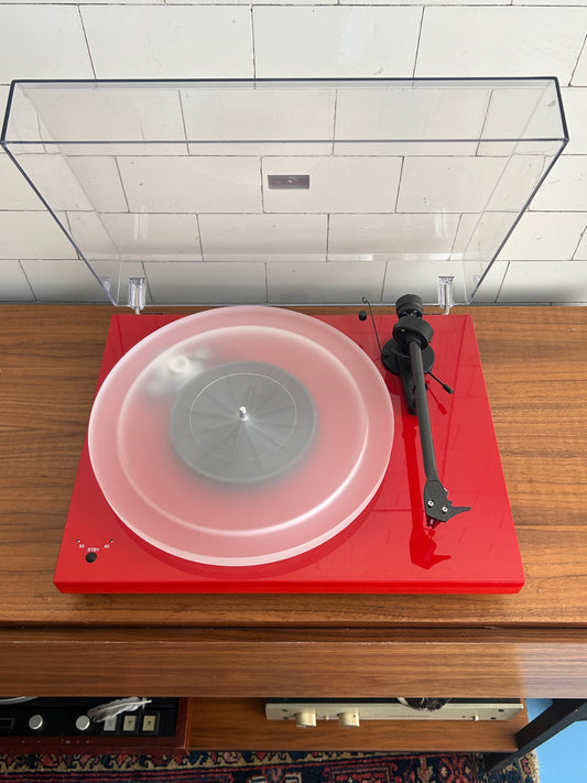 Project Debut Carbon Turntable 2012